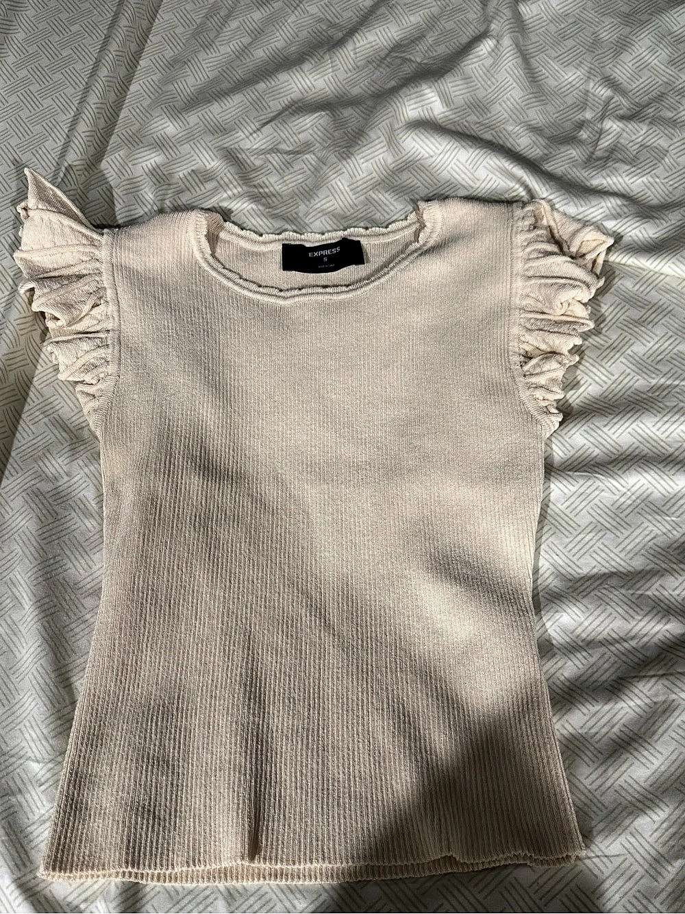 Express Ruffle Sleeve Knit Top in White Size Small Like New